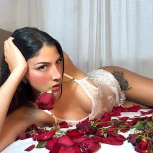 Aknavibes lush Model - Aknavibes lush