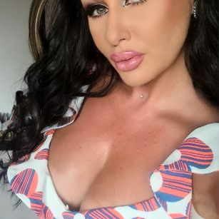 Model - LauraGreen36 heels