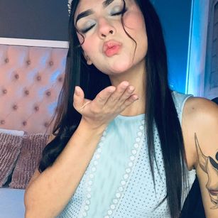 Violet Blaze shaved Model - Violet Blaze shaved