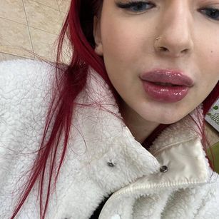 Model - Alissa_kiss taboo