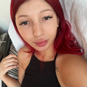 Model - Alissa_kiss feet