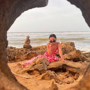 Model - SarahThomson anal