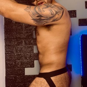 Adam petite Model - Adam petite