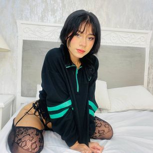 Model - AlishaKitty spanking