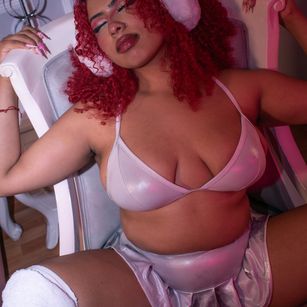 Idun Brunette feet Model - Idun Brunette feet