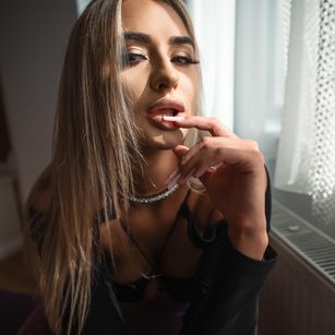 LoraDevine bigboobs Model - LoraDevine bigboobs