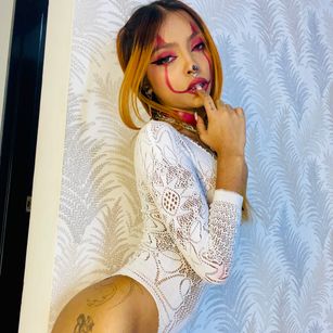 Carmilla bignipples Model - Carmilla bignipples