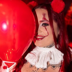 Model - AmaranthaVelmet milf