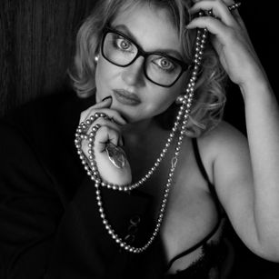 Amanda Thomsen Glasses Model - Amanda Thomsen Glasses