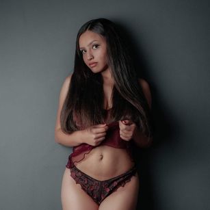 Model - ArianaGolden dirty