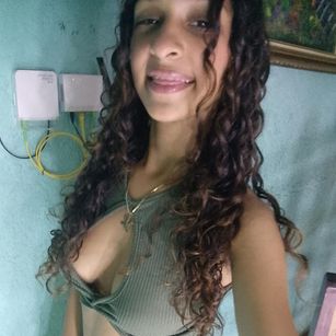 Model - Hanzel Trinity Joi