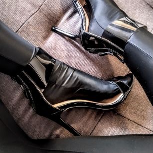 Model - Kinkueen Mistress