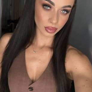 Model - MyaGoldX brunette
