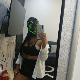 Model - LauraGrim curvy