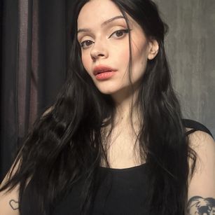 Model - Alexa Bloom sph