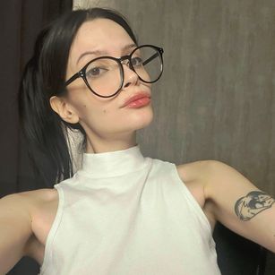 Model - Alexa Bloom footfetish