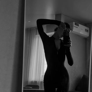 Model - Sophia striptease