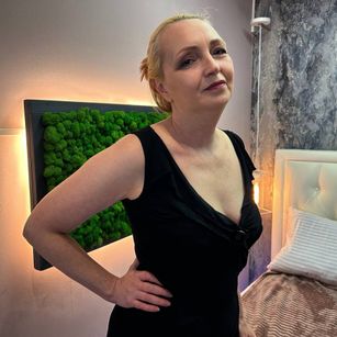 Model - Karen mature