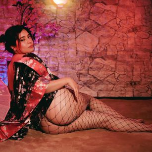 Model - Tokio latina