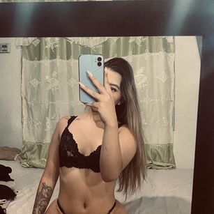 Model - CamiScott mature