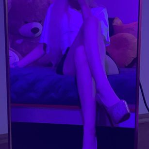 Model - Lina Lirian sexy