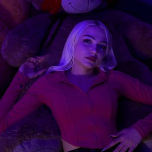 Model - Lina Lirian joi