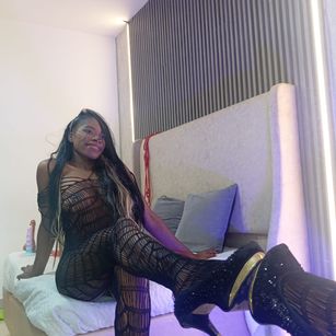 Model - NalaRoux anal