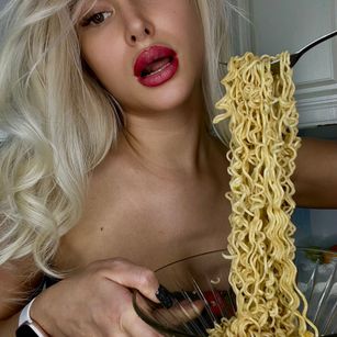 Model - SweetSinX seductive