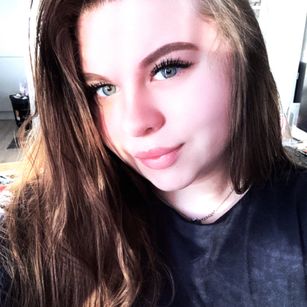 Model - AbbyChill titts