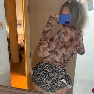 Model - WhiteMonster blonde