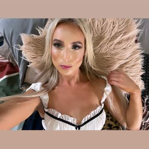 Model - Missy_matrix dildo