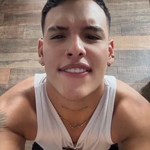Model - AaronVega bigass