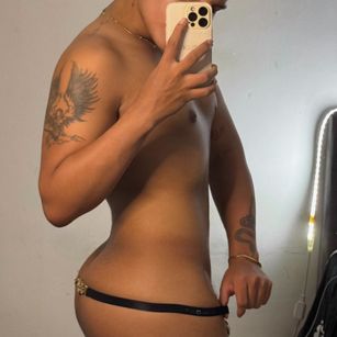 Model - AaronVega bigass