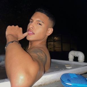 Model - AaronVega bigass