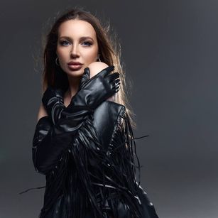 Model - ElizaVec milf
