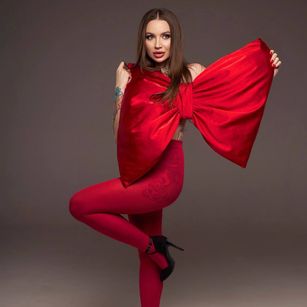 Model - ElizaVec feet