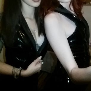 Model - Tara and Holly 9