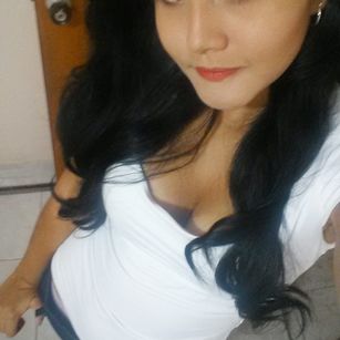 Model - Annie_miau spit