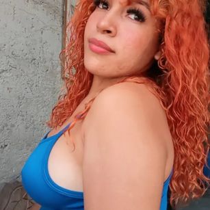 Model - AuraxGold dress