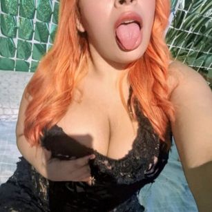 Model - AuraxGold beauty