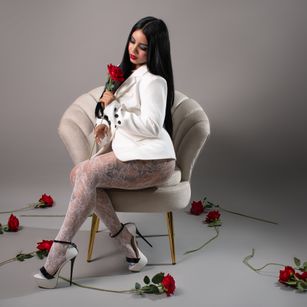 Model - Sennia Bella nude