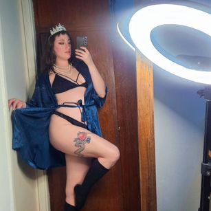 Model - MOLLY Fetish findom