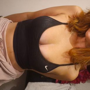 Model - Sadie Daniels brunette
