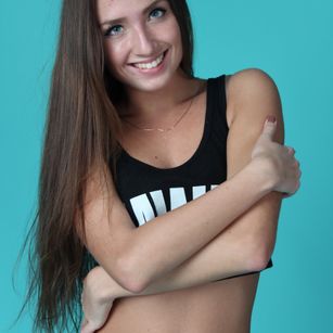 Model - Carrie4U 6