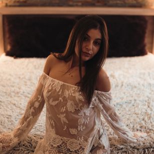 Model - Luna Romanov lingerie