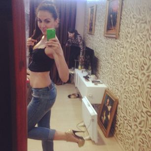 Julia 1 Model - Julia 1