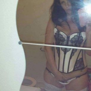 Moistmilf english Model - Moistmilf english