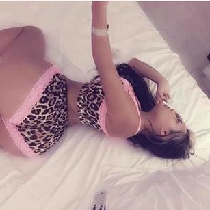 Model - wetflowerxxx 1