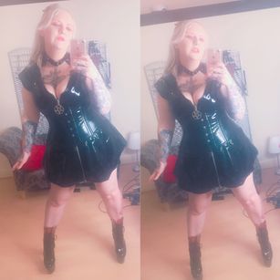 Model - SalomeSin Blonde