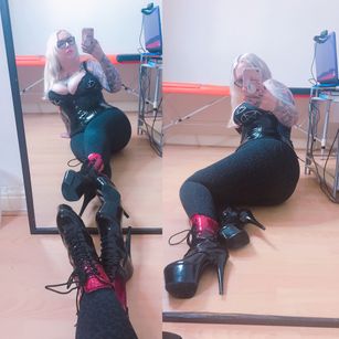 Model - SalomeSin tattoos